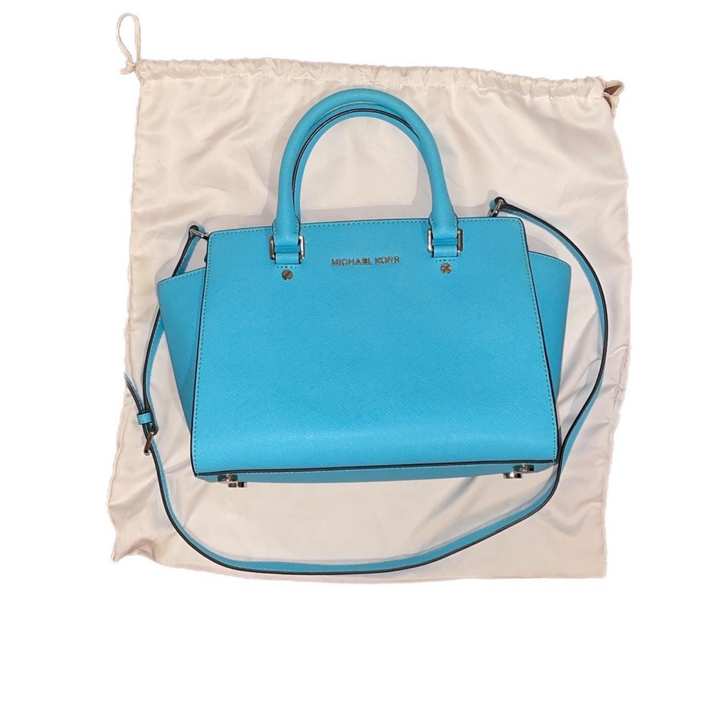 Brand new tiffany blue Michael Kors purse with original white cover bag 🩵